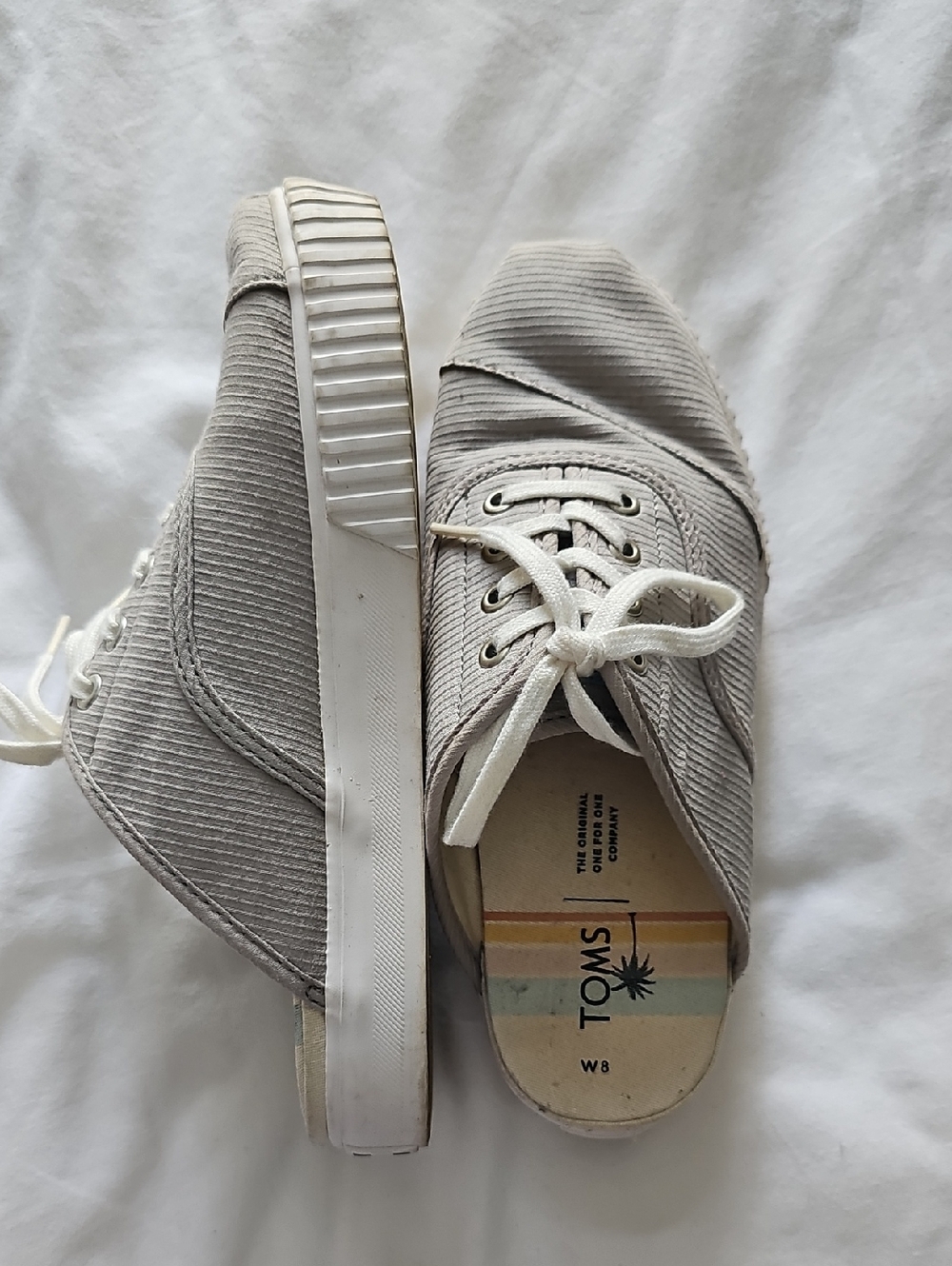 Toms Women's Light Gray Corduroy Lace-Up Flats